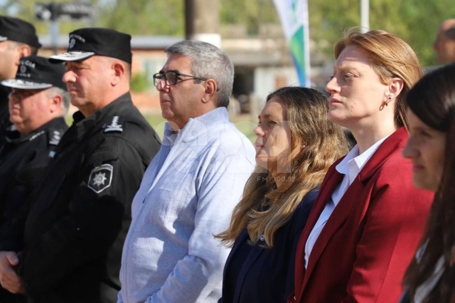 Vazquez en el acto de entrega de la patrulla