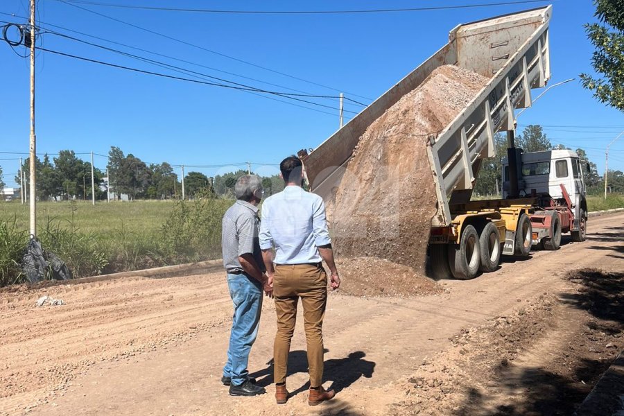 Vazquez y Pluss recorriendo las obras