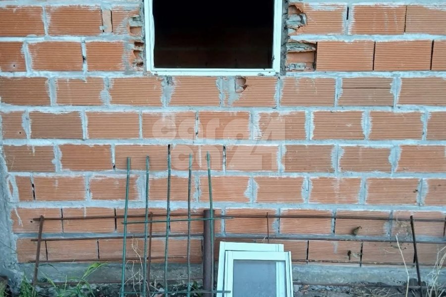 Ventana destrozada de la escuela Agrotécnica Ventana destrozada de la escuela Agrotécnica